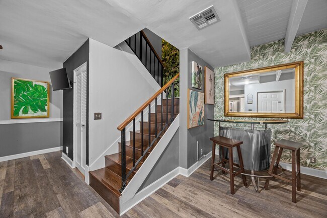 Foto del edificio - 1520 Shaker Cir