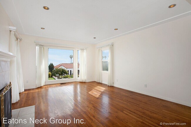 Building Photo - 3 br, 1.5 bath House - 1240 Savoy St