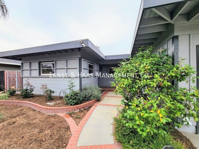 Foto del edificio - 2054 Pattiz Ave