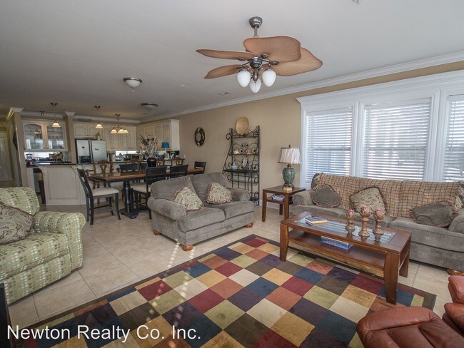 Building Photo - 5590 Bay Village Dr