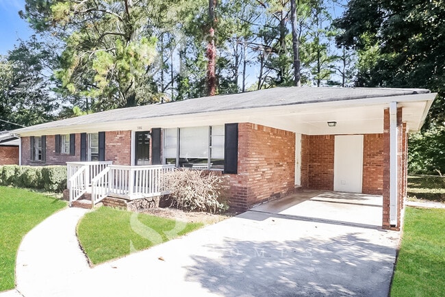 Building Photo - Your dream home awaits