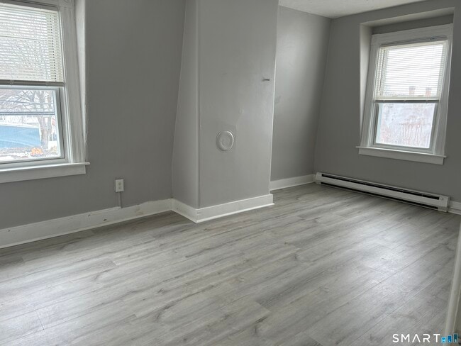 Building Photo - 22 Hawthorne St