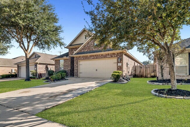 Foto del edificio - Beautiful one-story home in desirable Imperial Oaks Park, backing to a peaceful greenbelt with no...