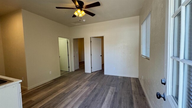 Building Photo - 493 N Alta Ave