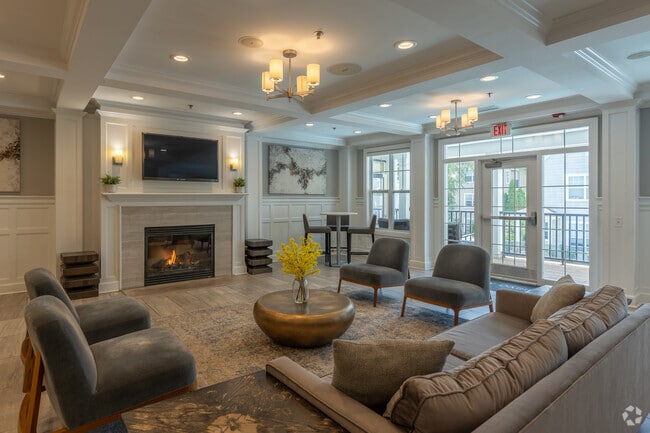 Club Room - Everly Darien