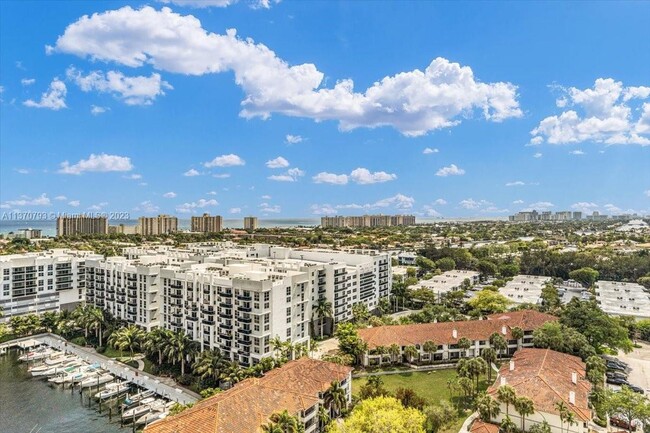 Building Photo - 3200 Port Royale Dr N
