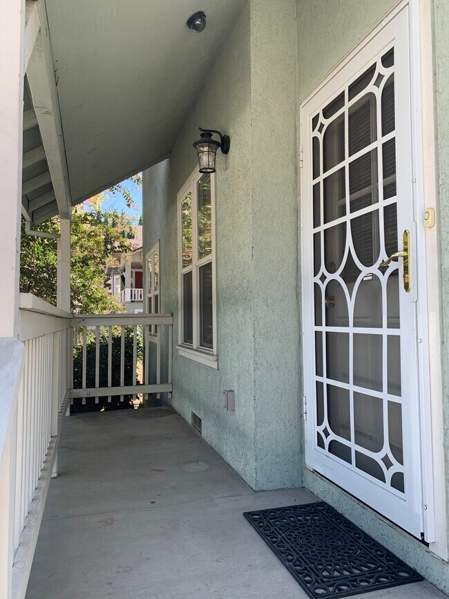 Front Patio Entrance. - 504 S St