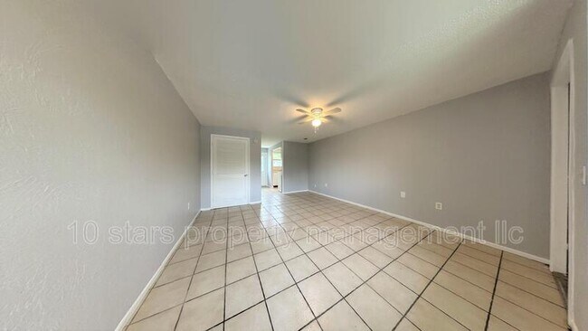 Building Photo - 3405 Palm Dr