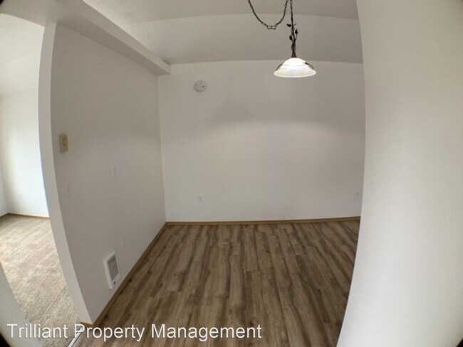 Building Photo - 5235-5237 Springcrest Dr S