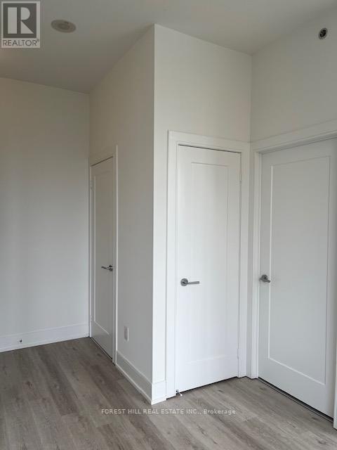 Photo du bâtiment - 310 Tweedsmuir Ave