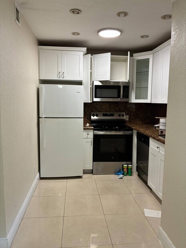Foto del edificio - 1300 Moffett St