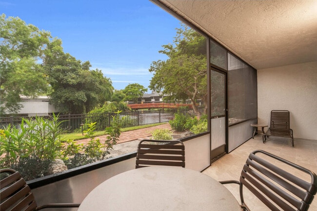 Foto del edificio - 600 Neapolitan Way