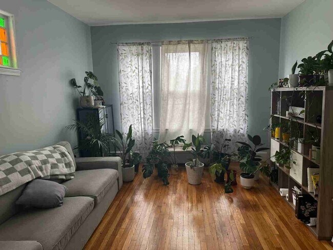Building Photo - 52 Hazleton St