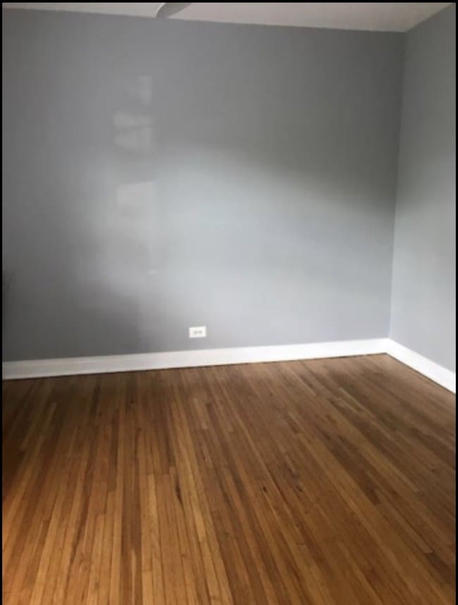 Building Photo - 7033 N Sheridan Rd