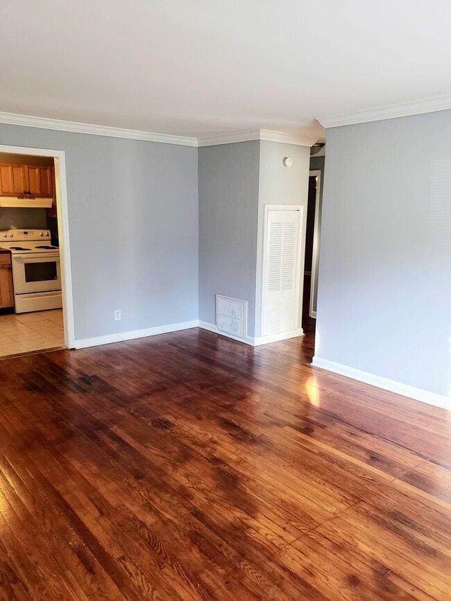 Building Photo - 1596 Line Cir