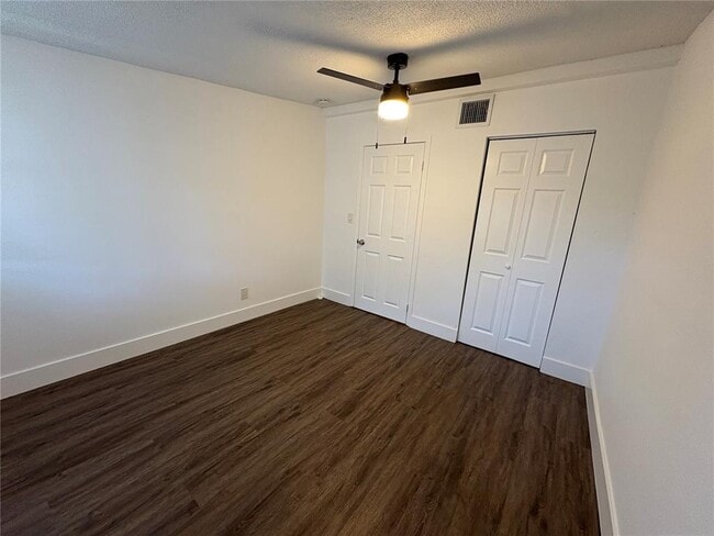 Foto del edificio - 1741 NE 52nd St