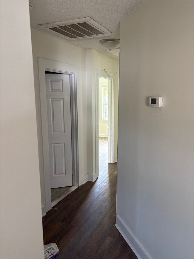 Foto del edificio - 617 W 41st St