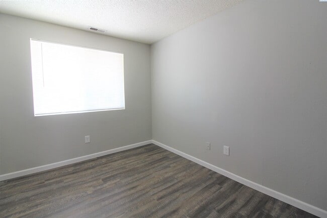 Foto del edificio - 2 Bed/1 Bath Central Kennewick Apartment