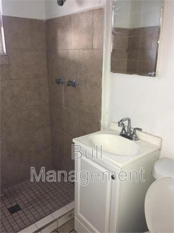 Building Photo - 746 S Lee Ave