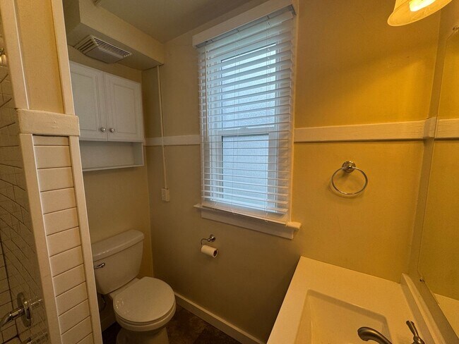 Foto del edificio - 922 E Ermina Ave