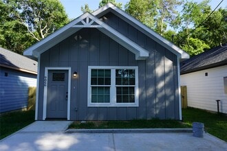 Building Photo - 9866 Arbor Oak