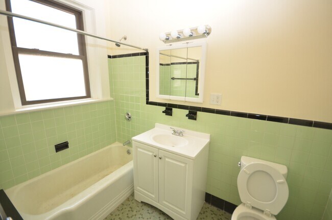Foto del edificio - 1486 Beacon St