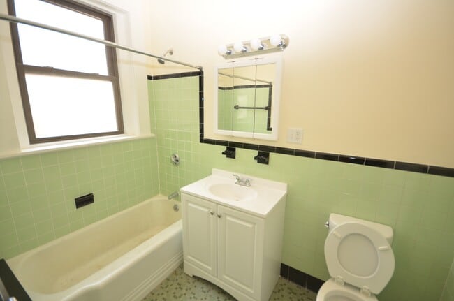 Building Photo - 1486 Beacon St