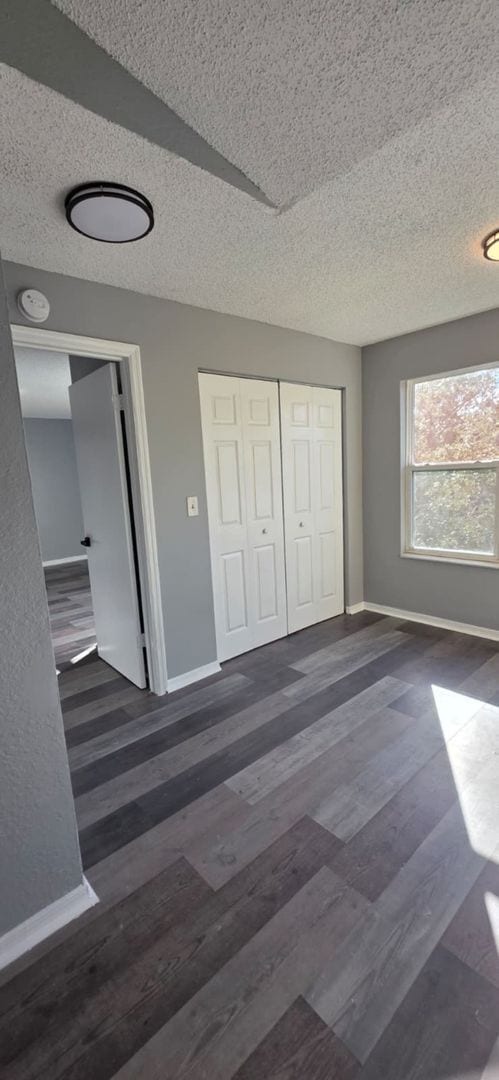 Building Photo - Beautiful 2-Bedroom Condo in Gated Venetian Place