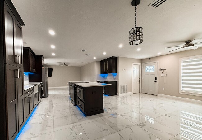 Foto del edificio - 282 Umber St NW