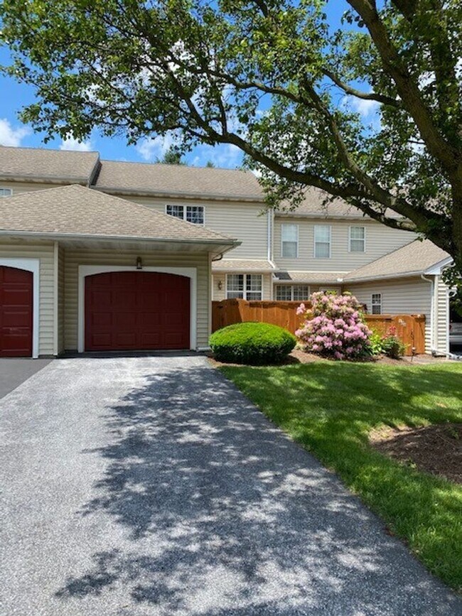 Building Photo - 106 Treetops Dr