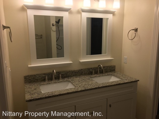 Foto del edificio - 2 br, 2 bath House - 113 1/2 E College Avenue
