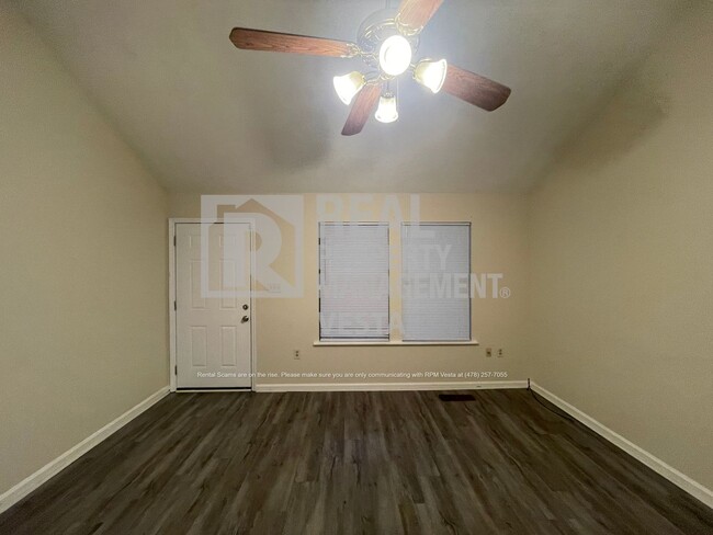 Building Photo - HALF A MONTH FREE! - Spacious Three Bedroo...