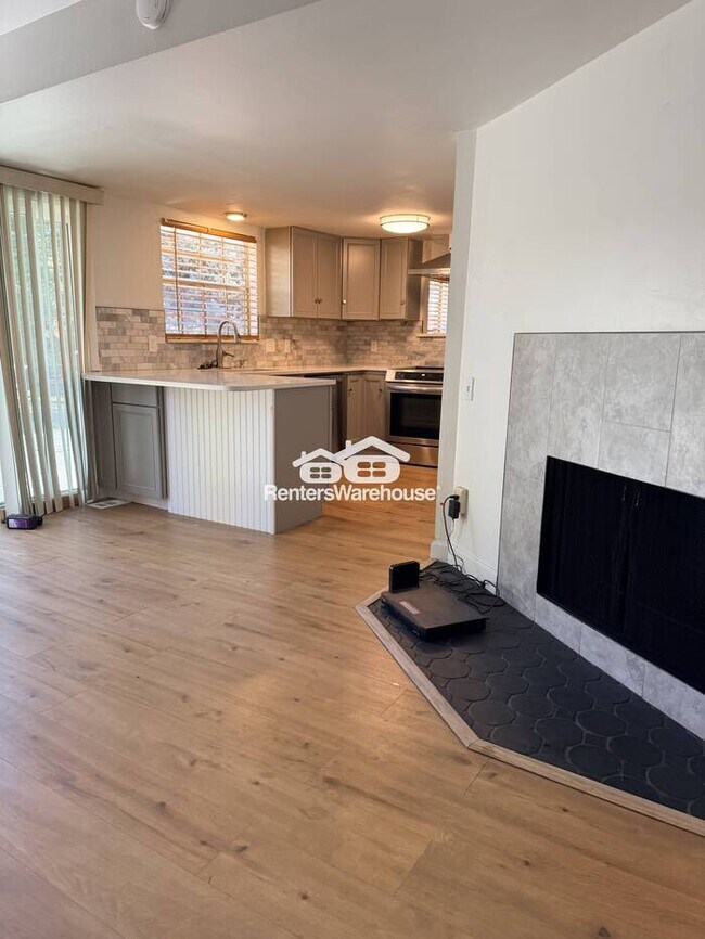 Building Photo - Stunning 5-bedroom 4 bath updated single family home in Centennial.