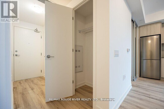 Photo du bâtiment - 7439 Kingston Rd