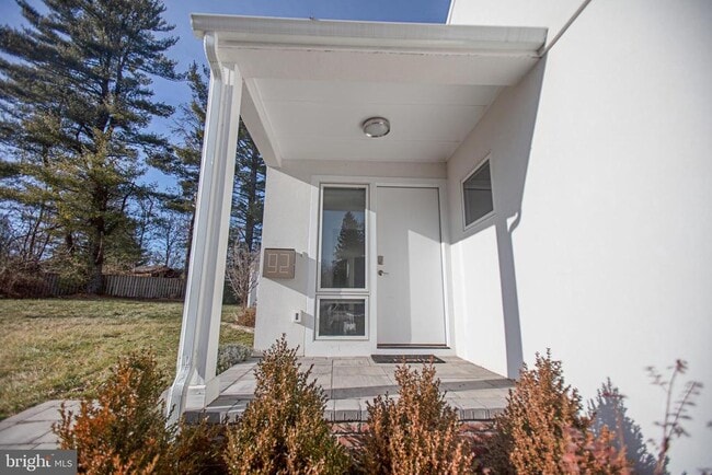Building Photo - 92 Overbrook Dr