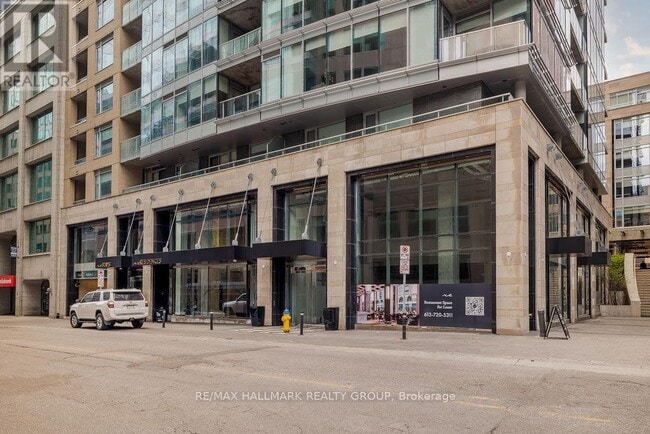 Building Photo - 101-1101 Queen St