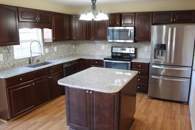 Foto del edificio - Beautiful 4 BR w/fenced yard in Brownsburg!