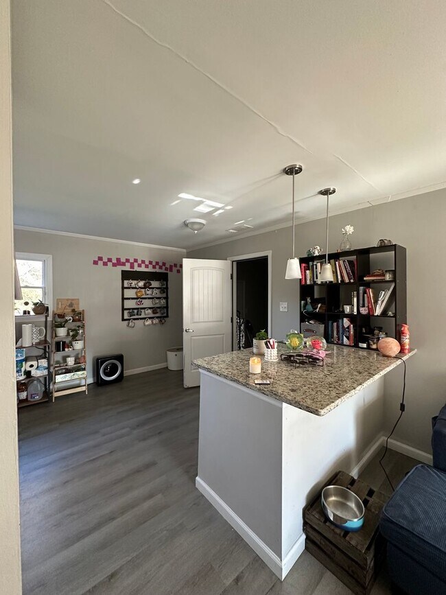 Foto del edificio - 4 Bedroom house on the East-side, Move-in August 10th 2026