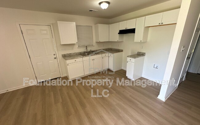 Building Photo - 4183 Knob Dr