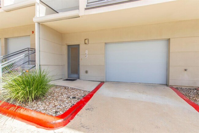 Foto del edificio - 604 N Bluff Dr