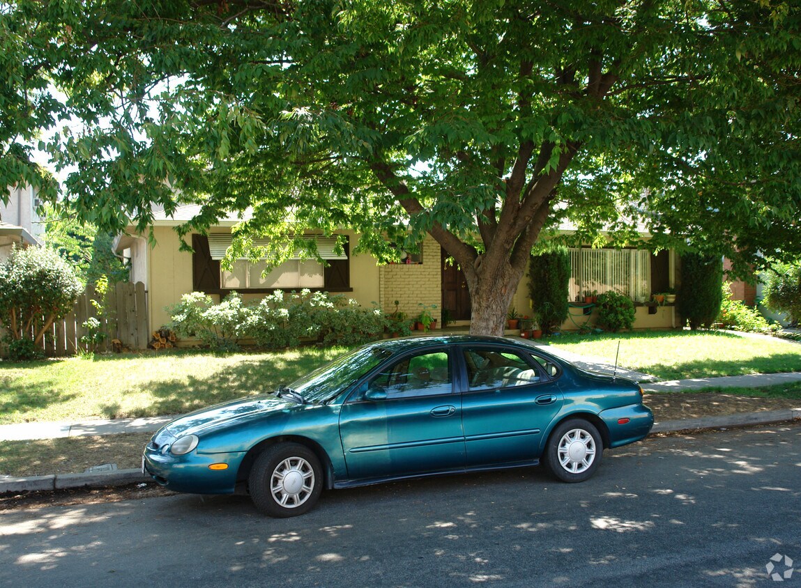 Foto del edificio - 536 Doyle Rd