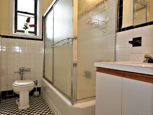 Building Photo - 114 Larchmont Acres