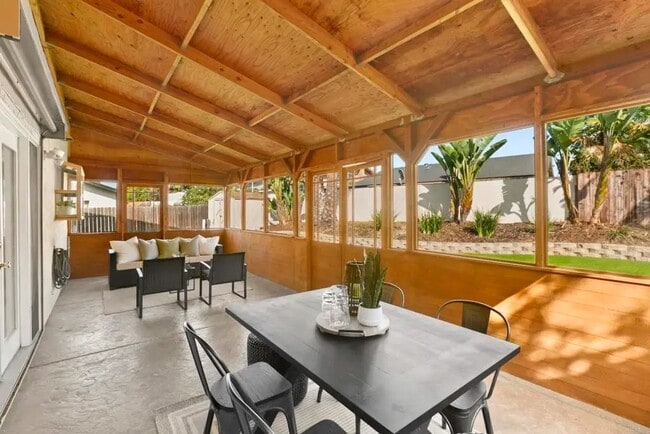 Building Photo - 1425 New Chatel Dr