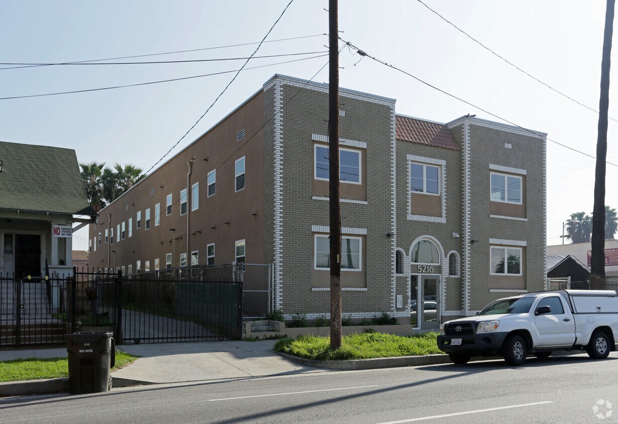 Primary Photo - 5216 S Figueroa St
