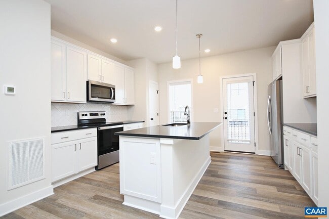 Building Photo - 453 Fennel Rd