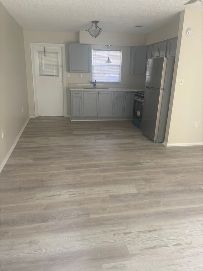Foto del edificio - Newly remodeled 2 bedroom, 1 bath in Kissi...