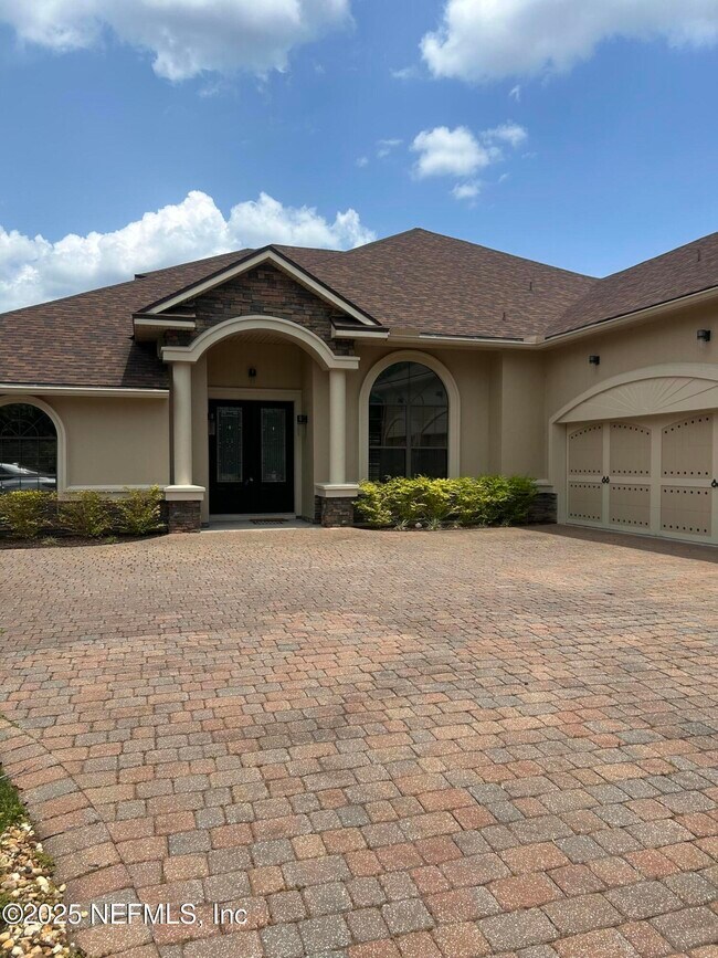 Foto del edificio - 1613 Fairway Ridge Dr