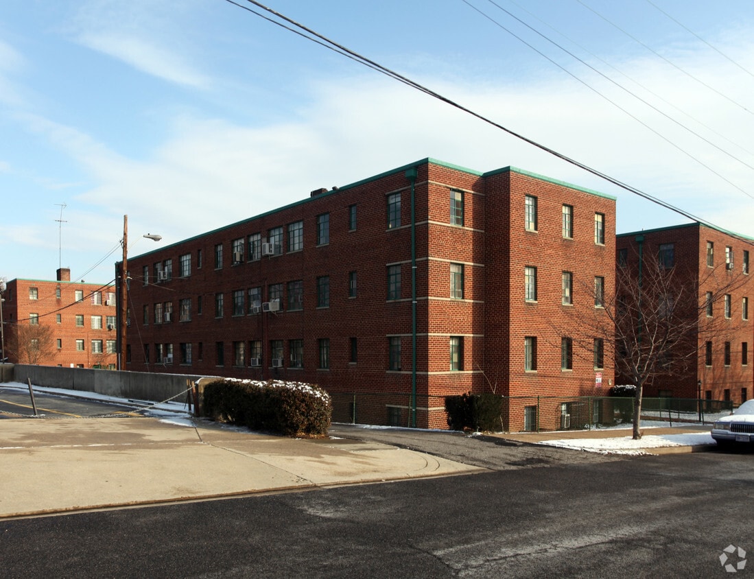 Primary Photo - 20 Chesapeake St SE
