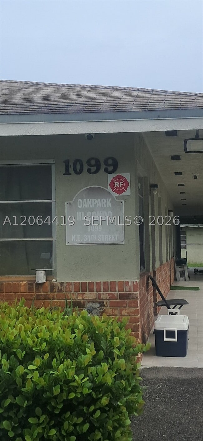 Building Photo - 1098 NE 34th St