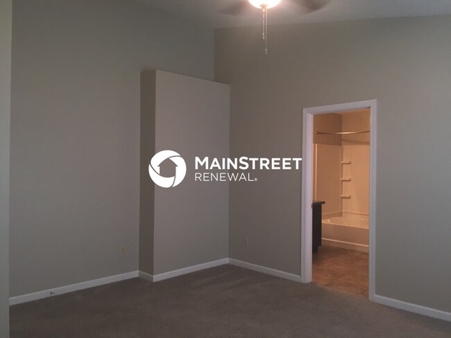 Building Photo - 3 Bedroom Pet-Friendly Home in Indianapolis, IN with Main Street Renewal